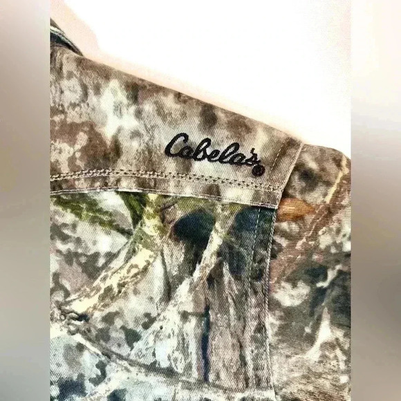 Cabela’s womens size Medium Zonz Woodland hunting shirt button down camouflage - Picture 11 of 11